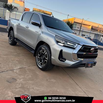TOYOTA HILUX 2.8 D-4D TURBO DIESEL CD SRX 4X4 AUTOMÁTICO TOYOTA HILUX 2.8 D-4D TURBO DIESEL CD SRX 4X4 AUTOMÁTICO